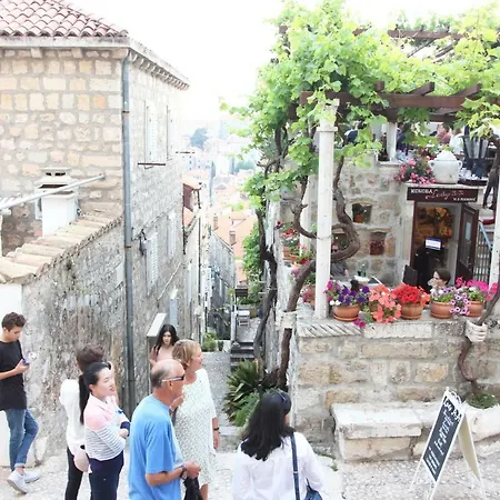 Apartament Arheo *